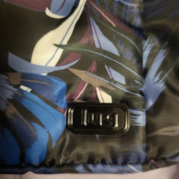 Lug Scoop Crossbody Bag (Botanical Black) - Picture 2 of 2